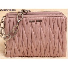 Miu Miu Mini-Schultertasche aus gestepptem Leder, Hellrosa