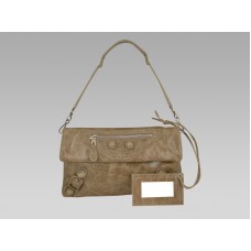 Balenciaga Giant Envelope aus hellbraunem Leder