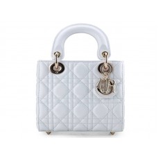 Dior Lady Dior Nano Ledertasche, goldfarbene Beschläge, weiß