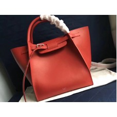 Celine Small Big Bag mit langem Riemen aus geschmeidigem, genarbtem Kalbsleder in Rot