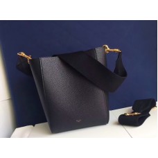 Celine Sangle Kleine Beuteltasche aus weichem, genarbtem Kalbsleder, Schwarz
