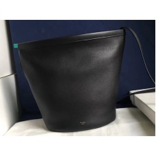Celine Claps Bucket Bag aus Kalbsleder, Schwarz