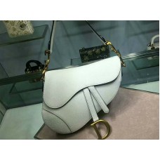 Dior Satteltasche aus Kalbsleder, goldfarbene Beschläge, weiß, m0446l3