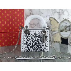 Dior Mini Lady Dior bestickte Tasche Weiß