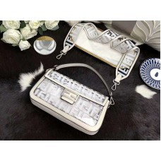 Fendi Baguette Bag aus weißem PU