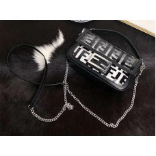 Fendi Kleine Baguette-Tasche aus schwarzem PU