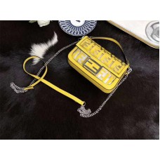 Fendi Kleine Baguette-Tasche in PU Gelb