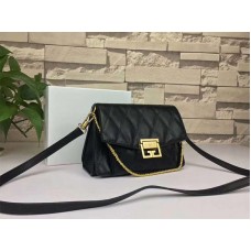 Givenchy gv3 Klappentasche aus gestepptem Kalbsleder, Schwarz