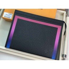 Louis Vuitton Taiga Leder Pochette Voyage MM mit farbigem Besatz, Schwarz m30675
